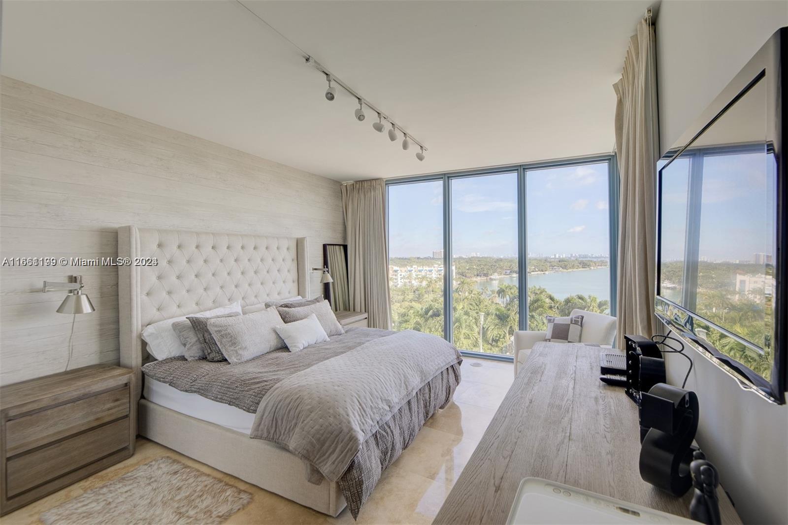 601 NE 36th St # 810