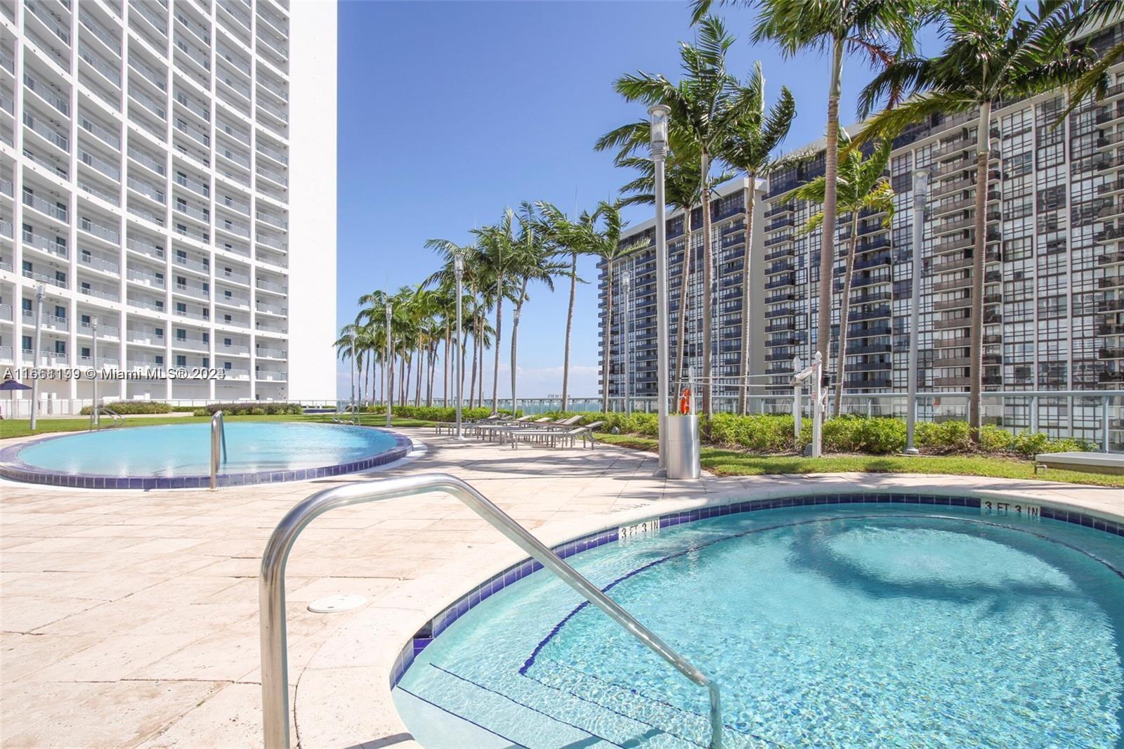 601 NE 36th St # 810