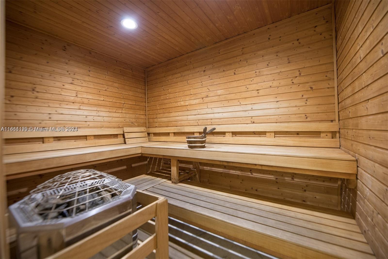 601 NE 36th St # 810