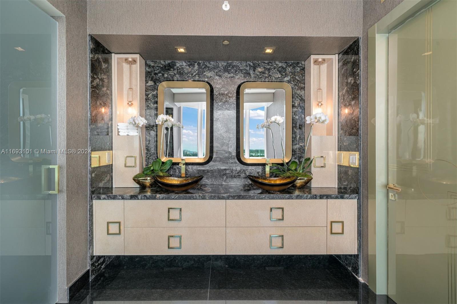 300 S Pointe Dr # 1501