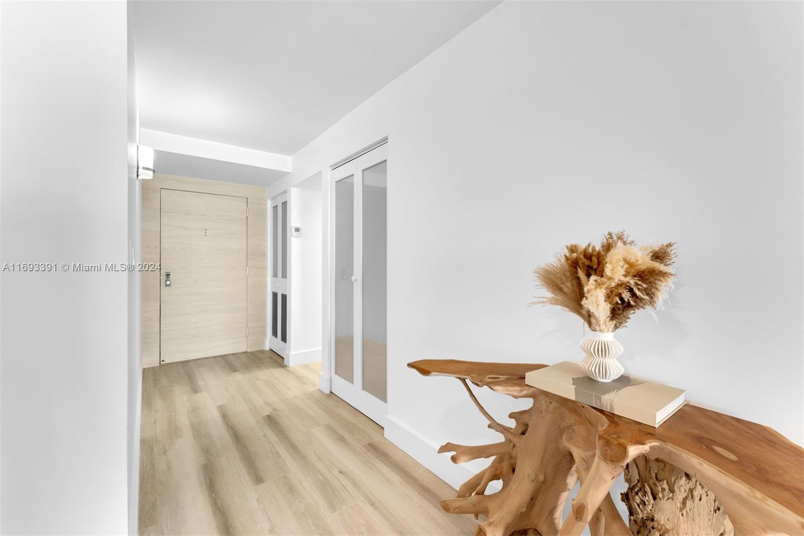 2401 Collins Ave Unit: 1510/1511