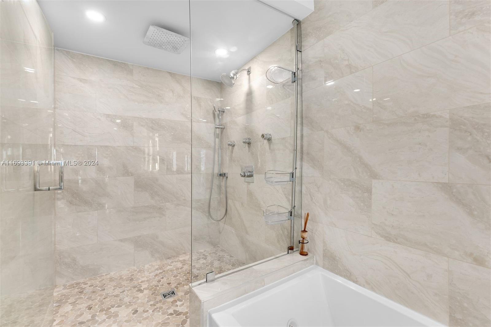 2401 Collins Ave Unit: 1510/1511