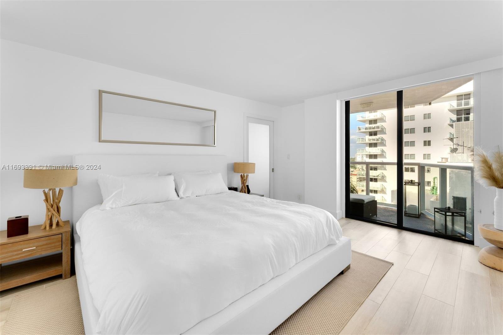2401 Collins Ave Unit: 1510/1511