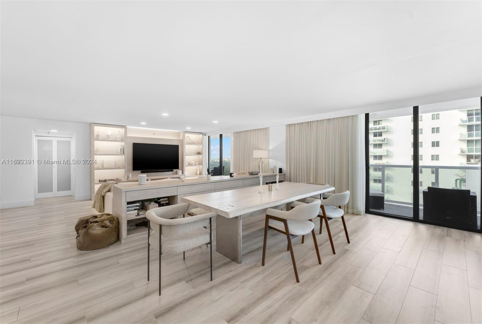 2401 Collins Ave Unit: 1510/1511