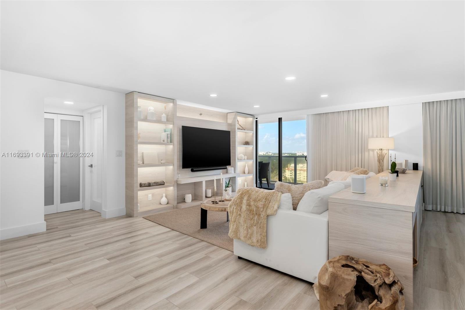 2401 Collins Ave Unit: 1510/1511