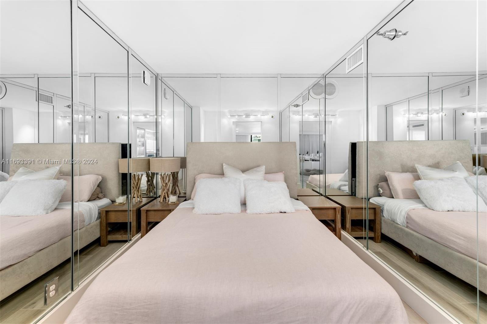 2401 Collins Ave Unit: 1510/1511