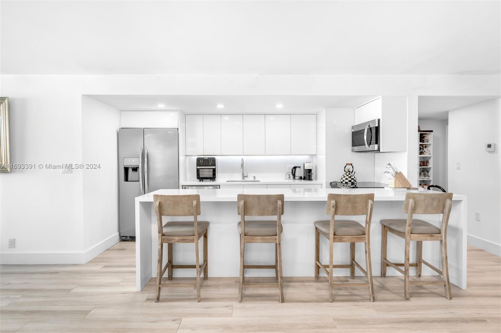 2401 Collins Ave Unit: 1510/1511