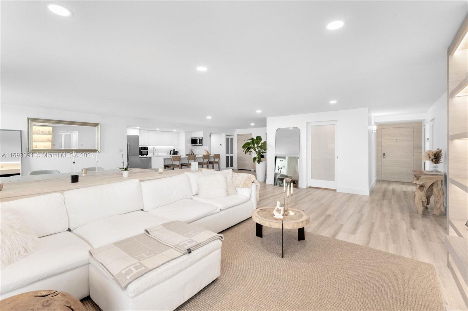 2401 Collins Ave Unit: 1510/1511