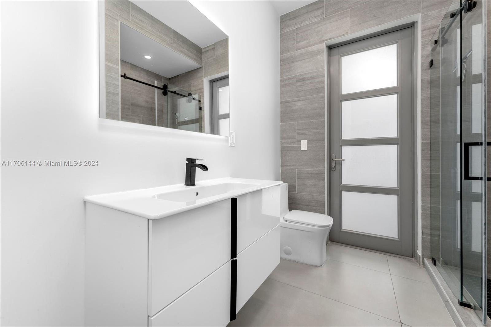 828 SW 30th St # 828