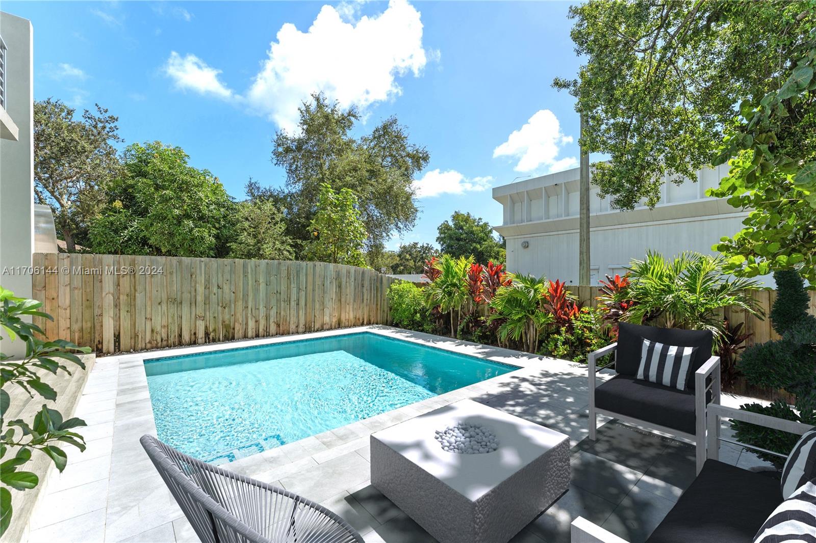 828 SW 30th St # 828