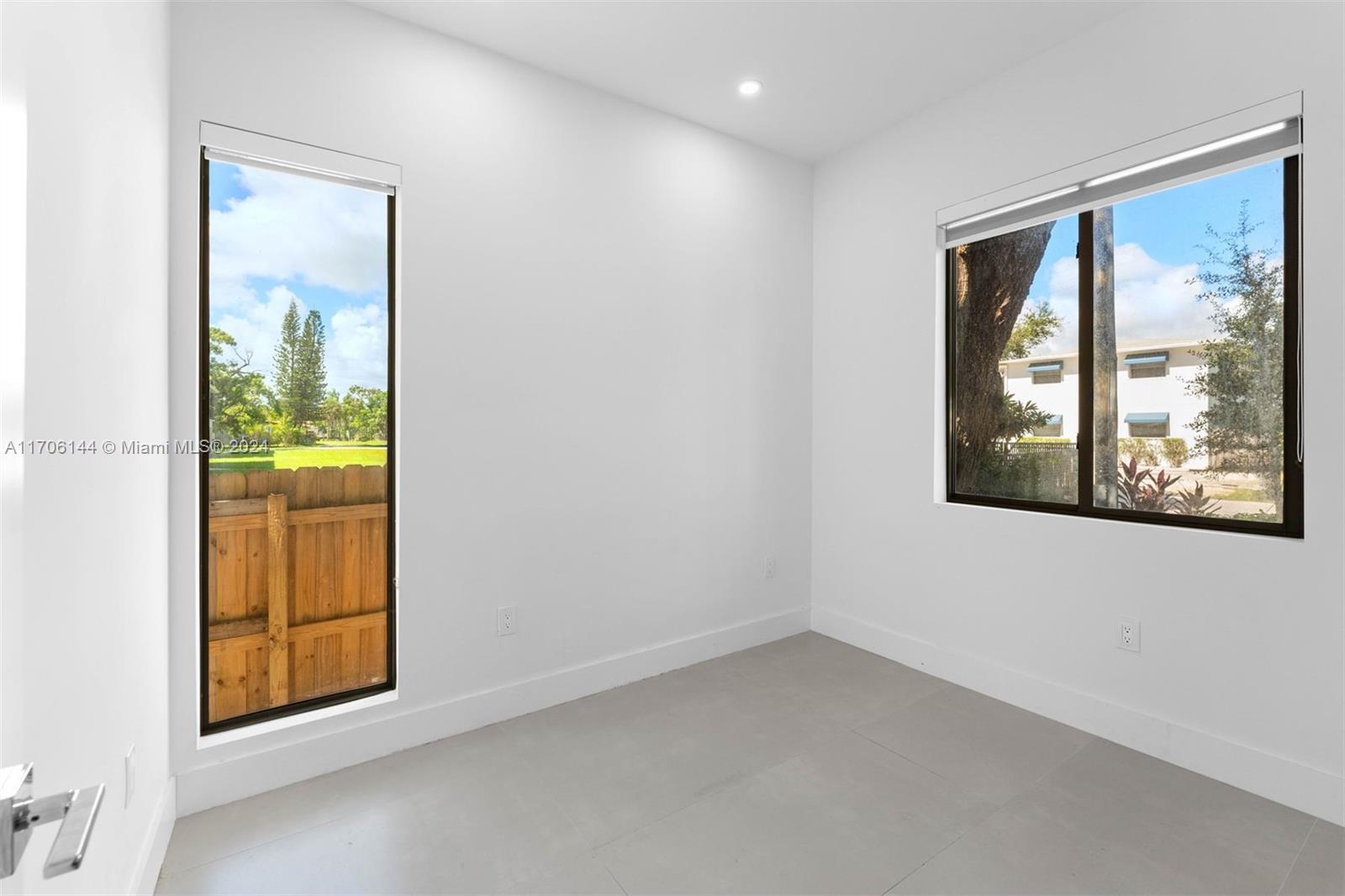 828 SW 30th St # 828