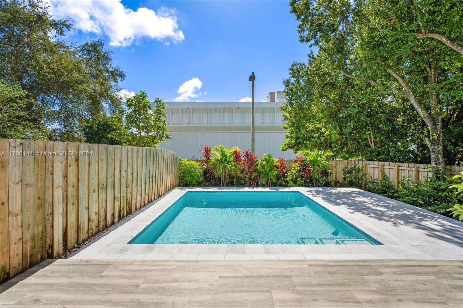 828 SW 30th St # 828