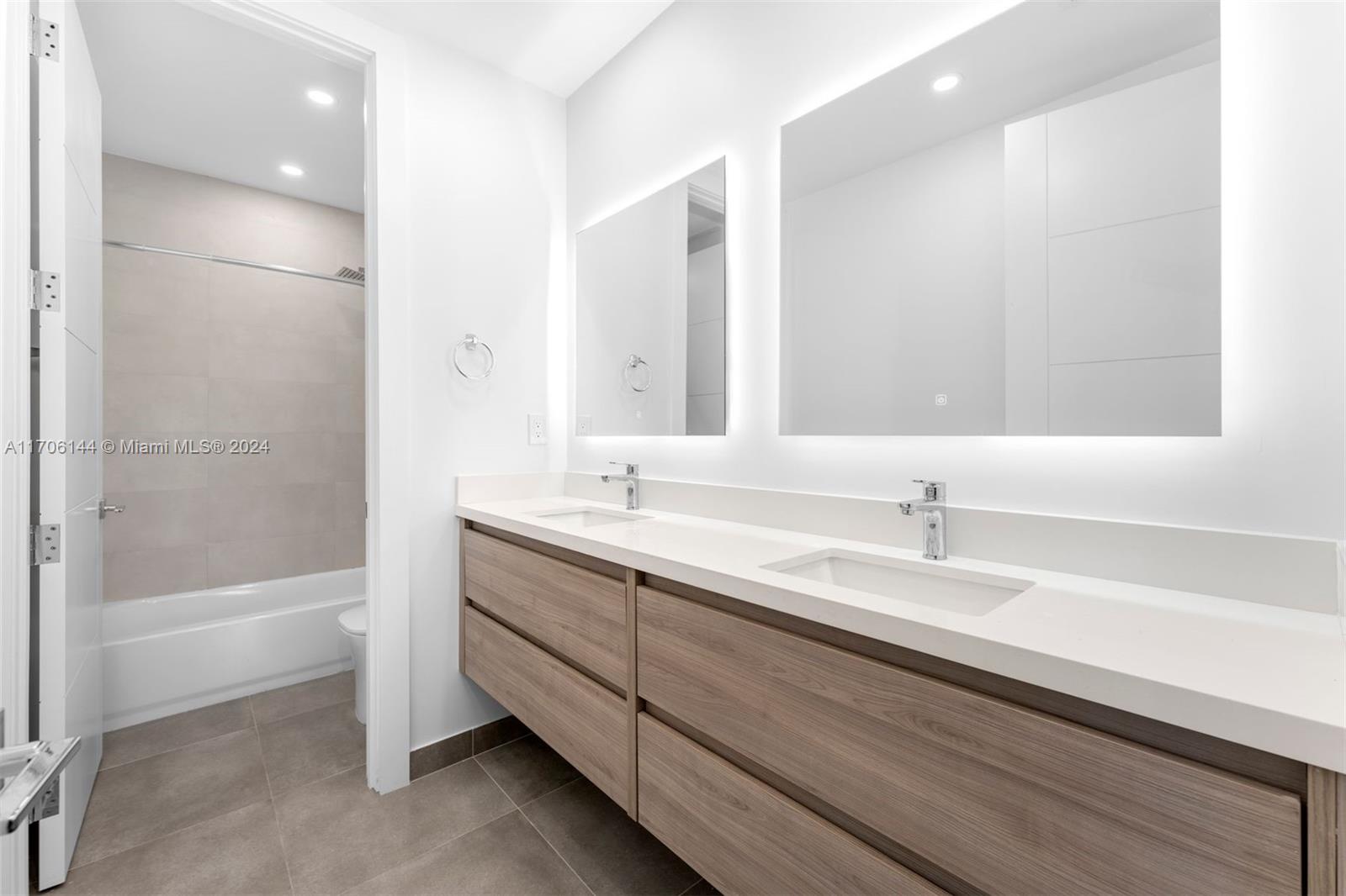 828 SW 30th St # 828