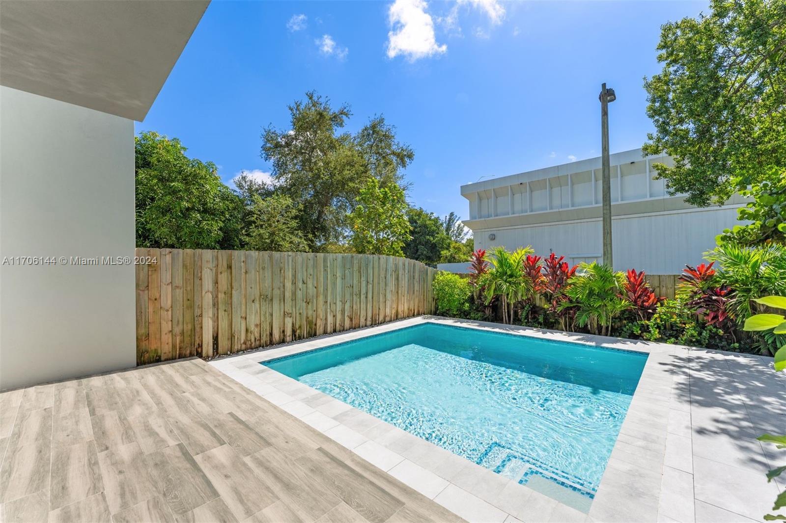 828 SW 30th St # 828