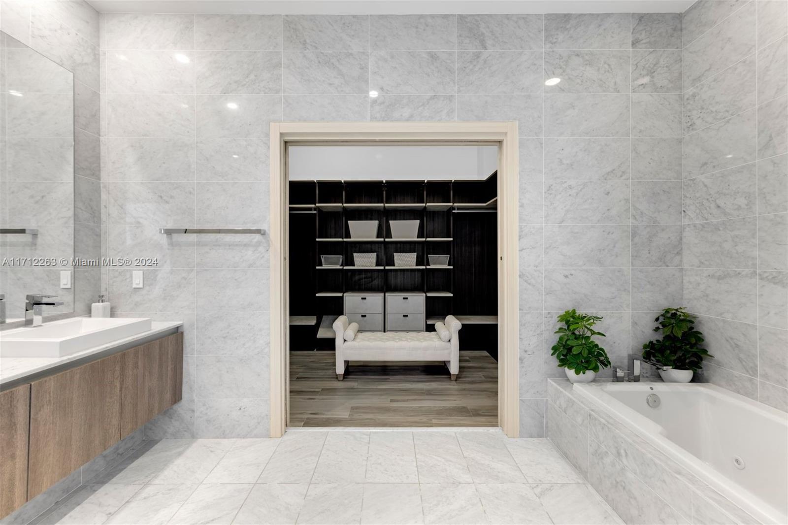 801 S Miami Ave Unit: PH5804