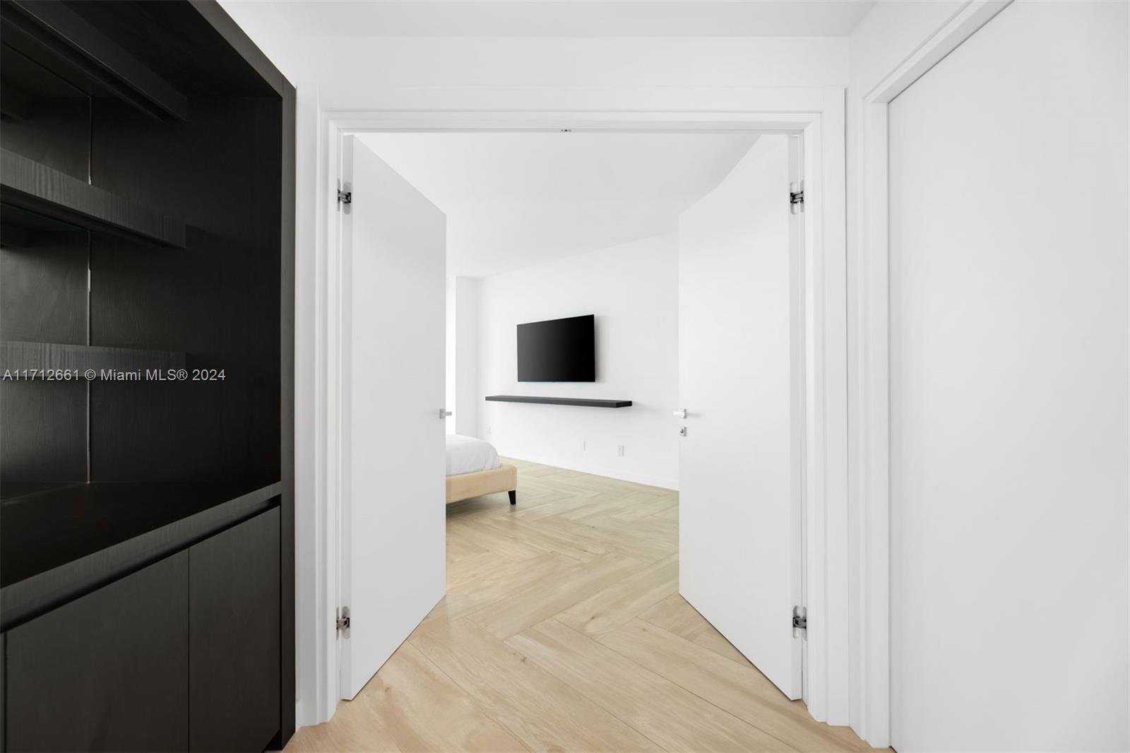 300 S Pointe Dr # 1105