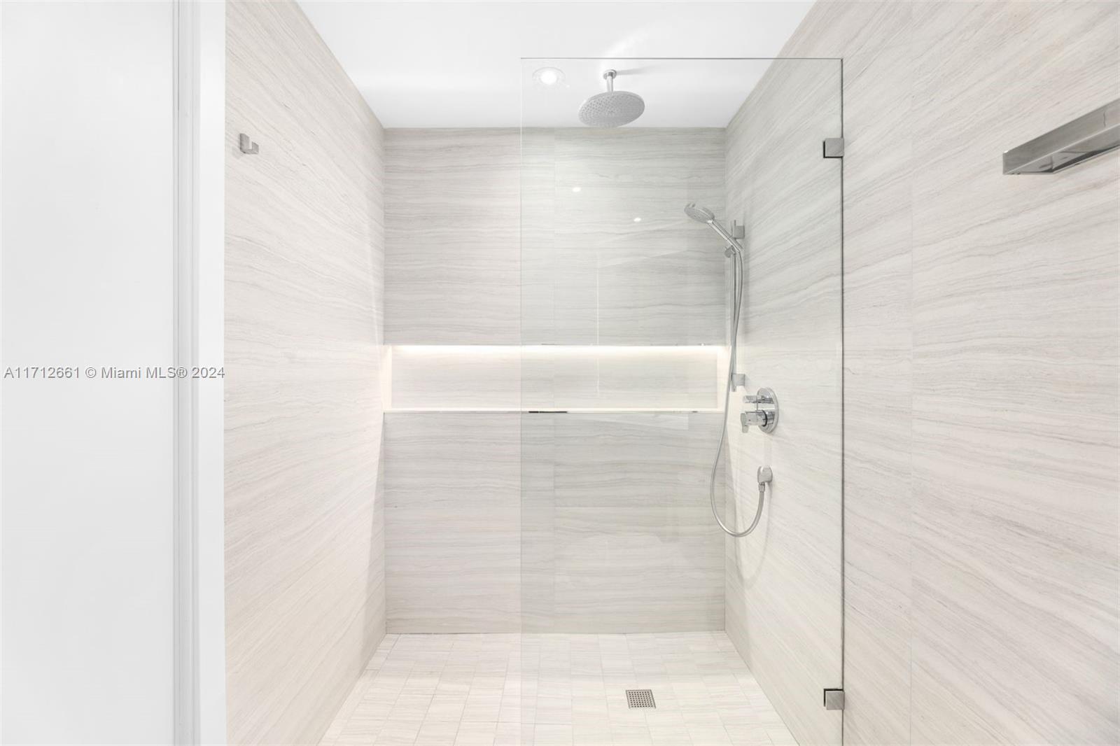 300 S Pointe Dr # 1105