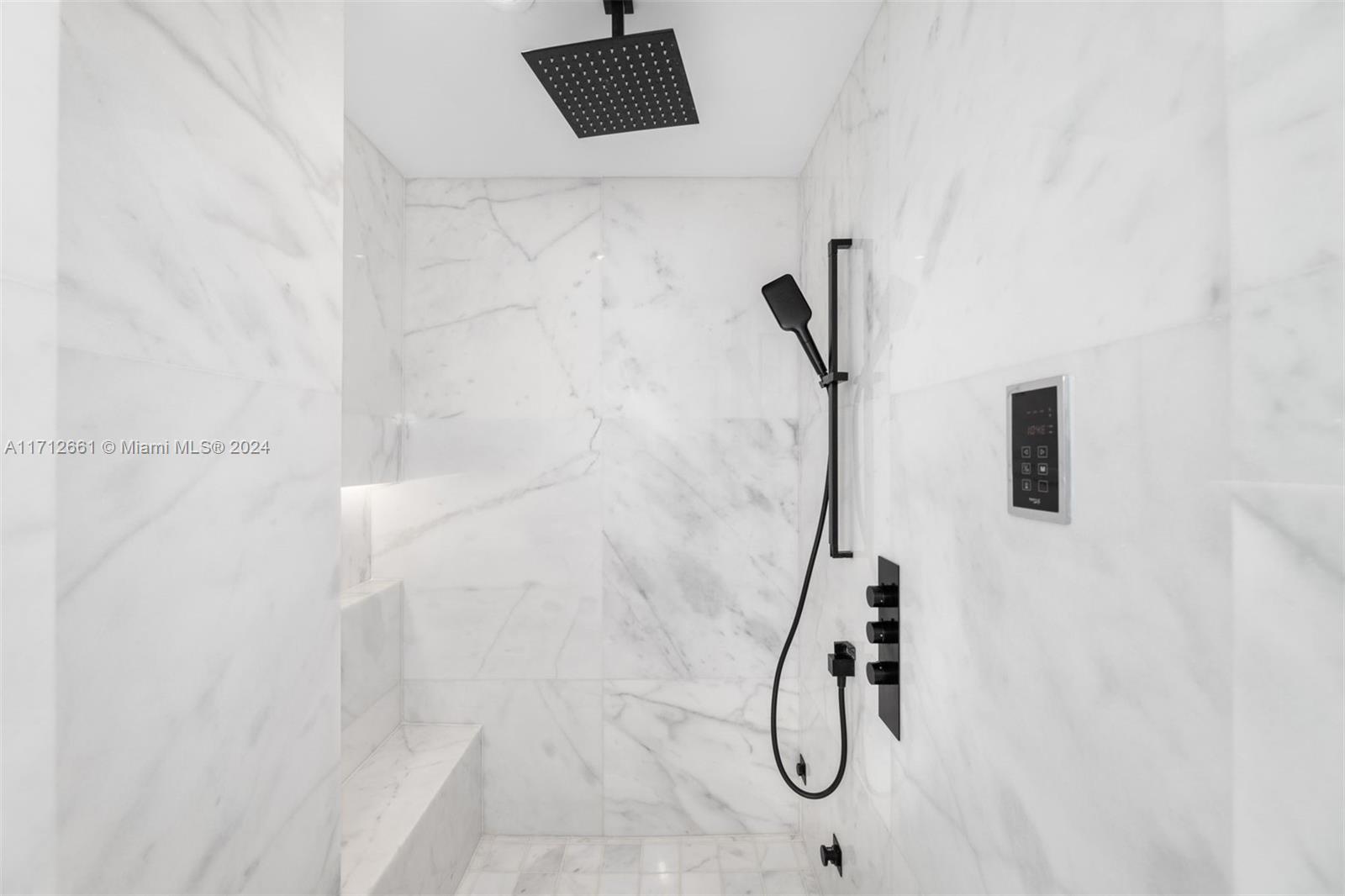 300 S Pointe Dr # 1105