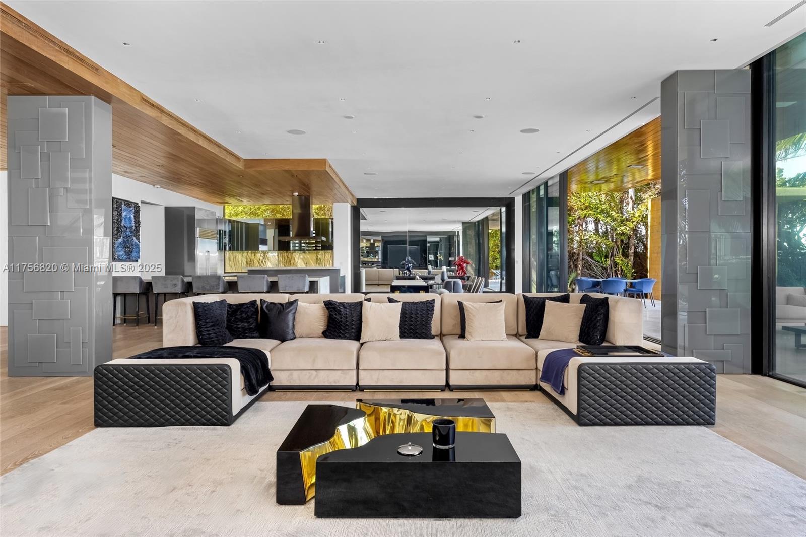 825 E Dilido Dr