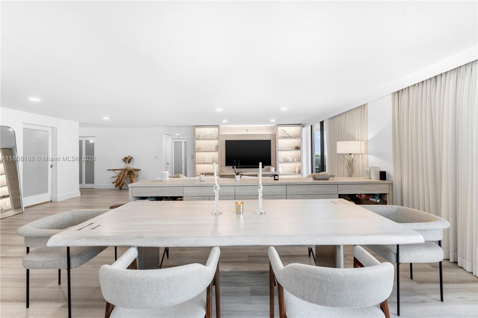 2401 Collins Ave Unit: 1510/1511