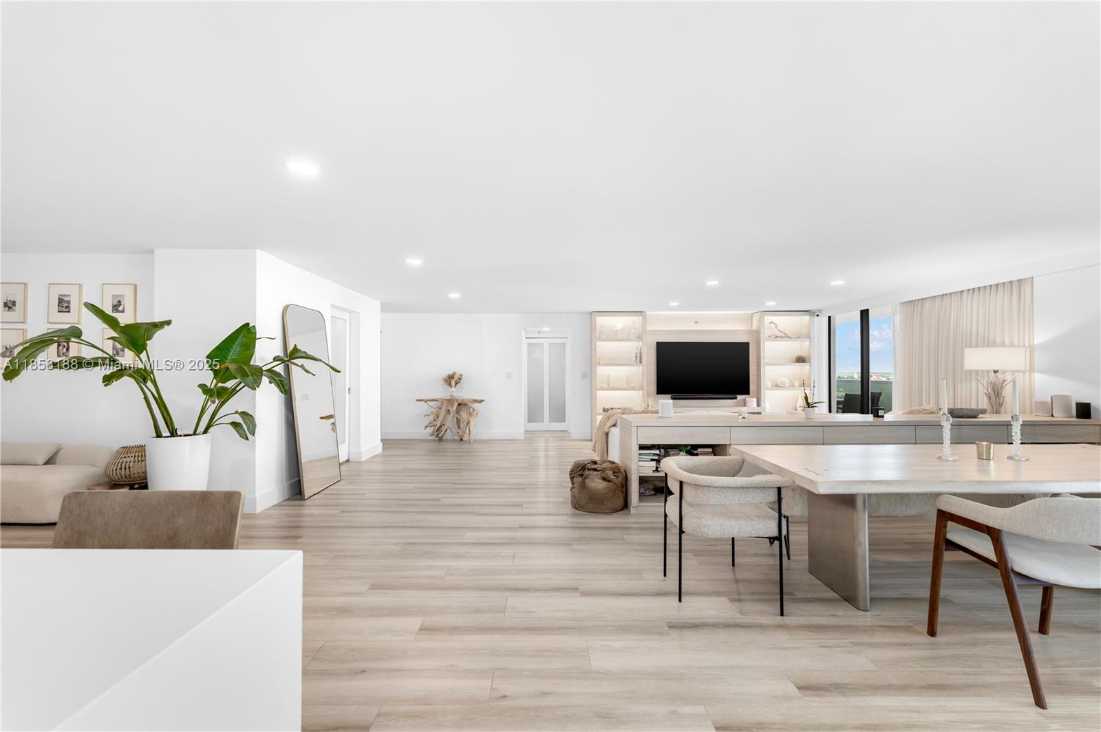 2401 Collins Ave Unit: 1510/1511