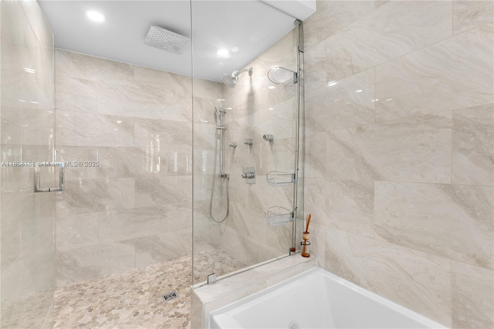 2401 Collins Ave Unit: 1510/1511