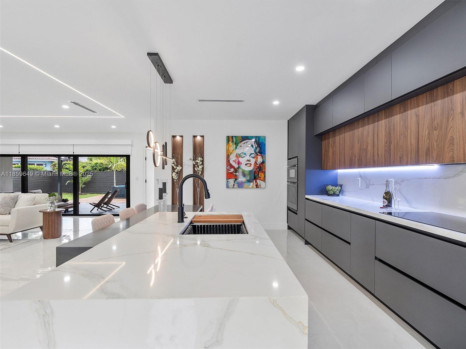 420 N Shore Dr