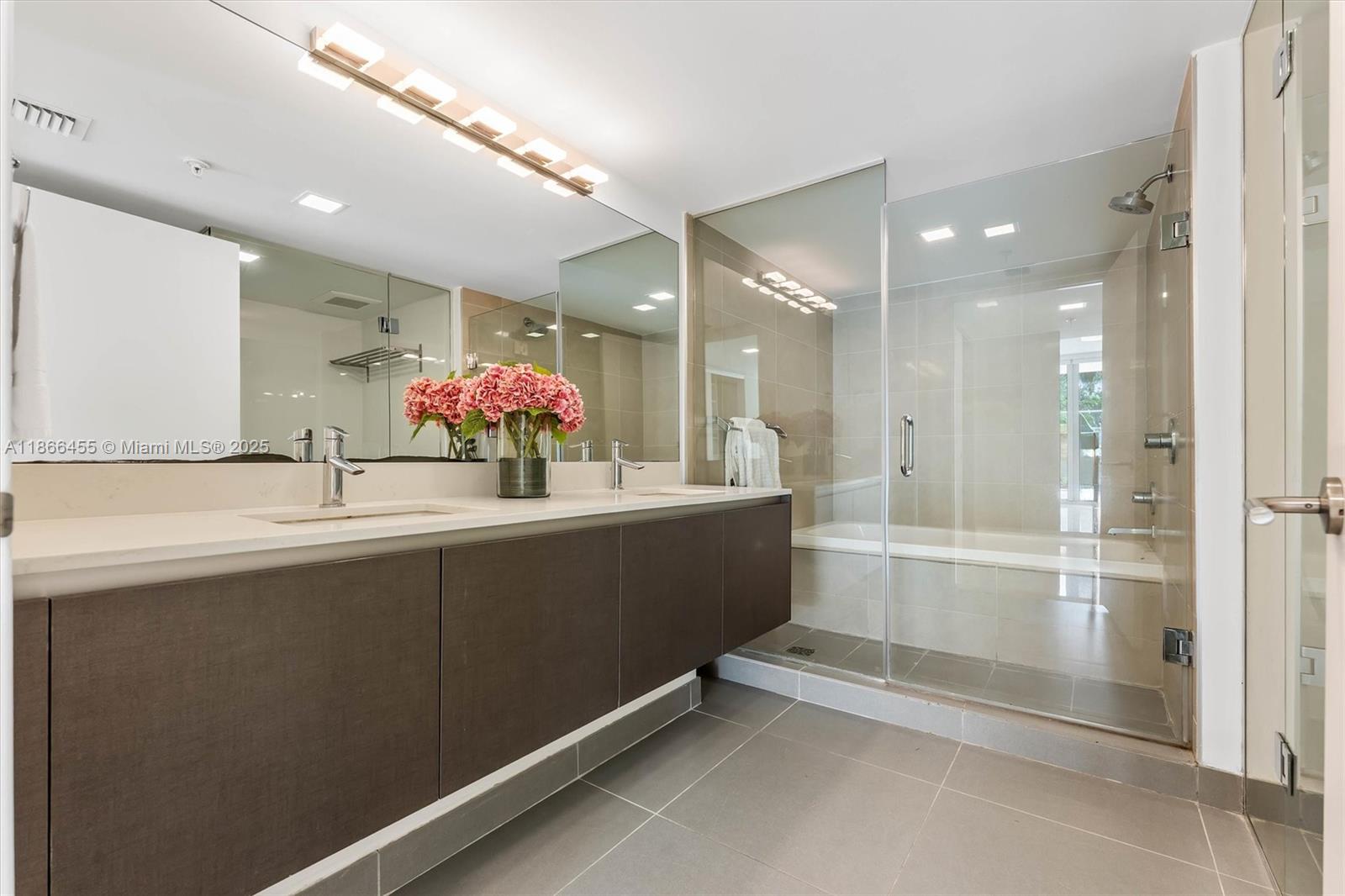 6620 Indian Creek Dr # 112