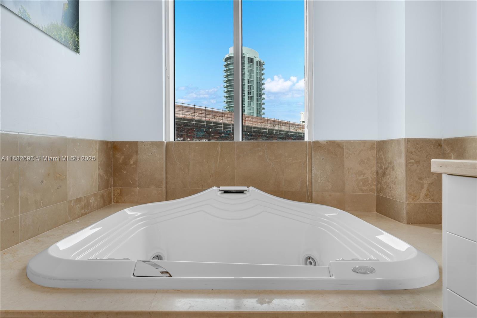 5959 Collins Ave # 701