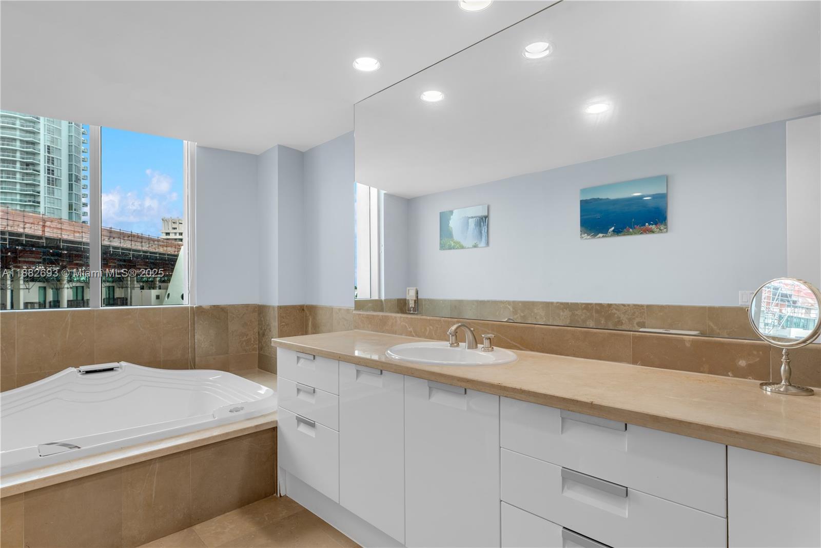5959 Collins Ave # 701
