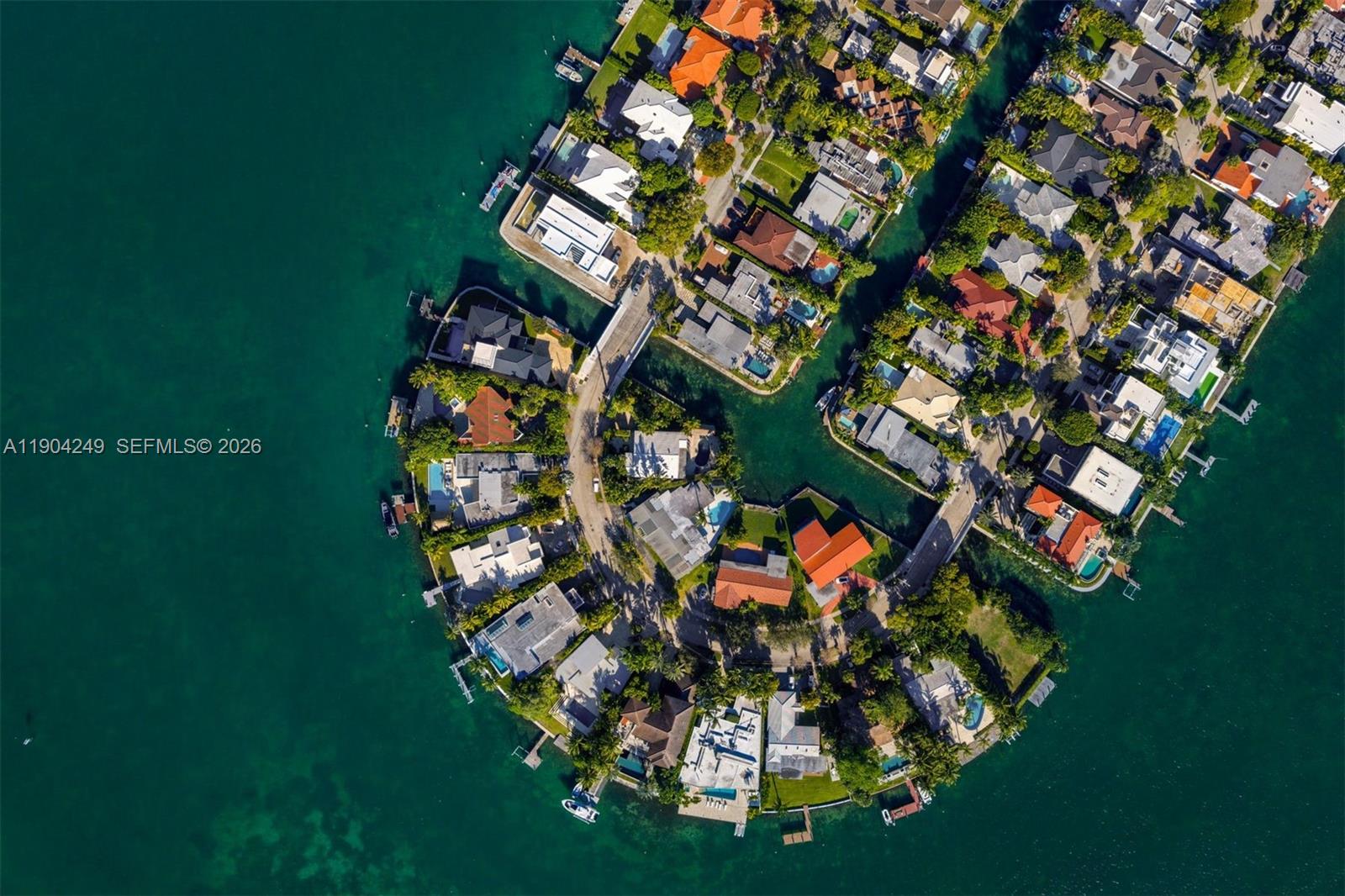 7975 Biscayne Point Cir