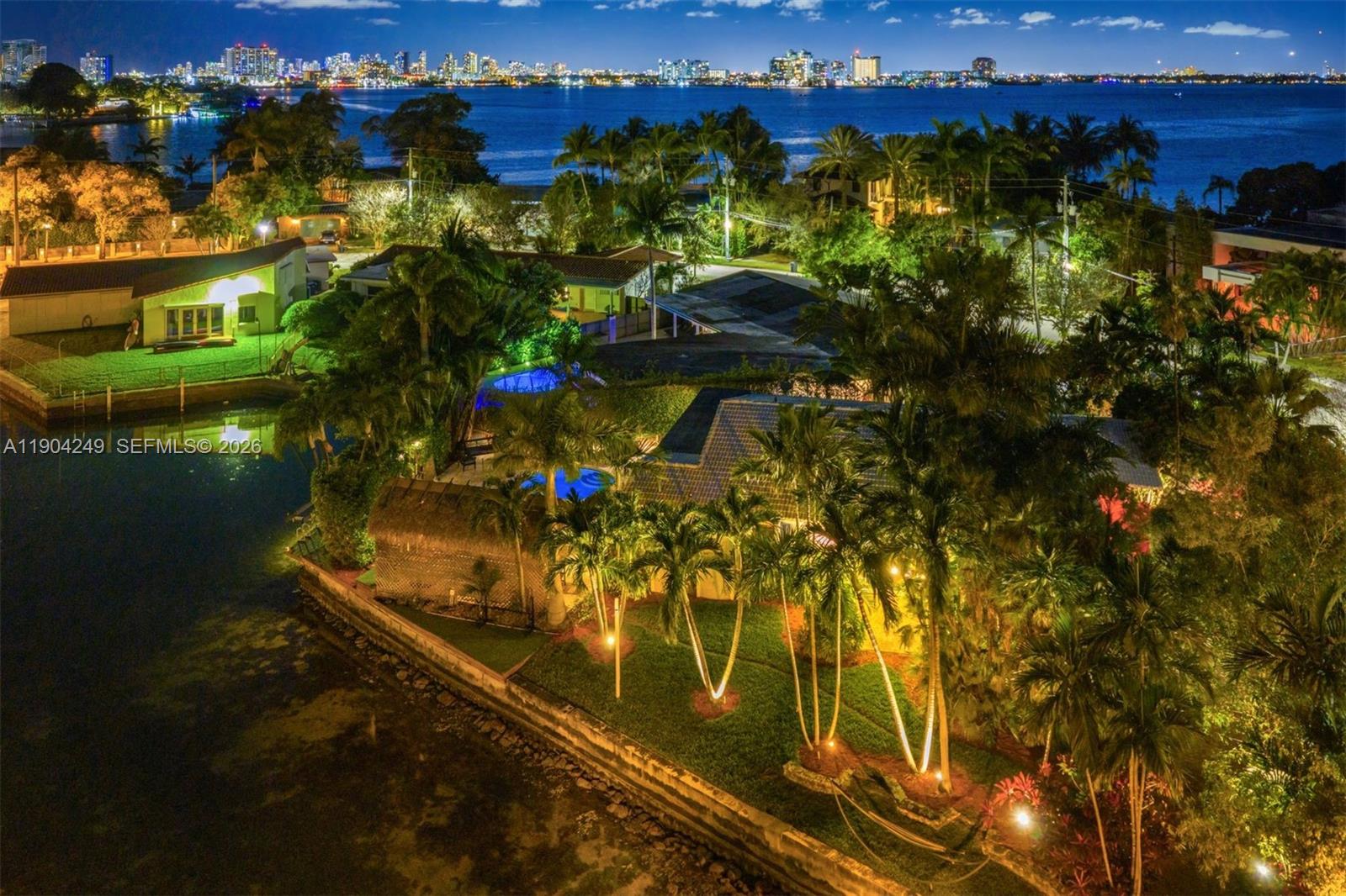 7975 Biscayne Point Cir