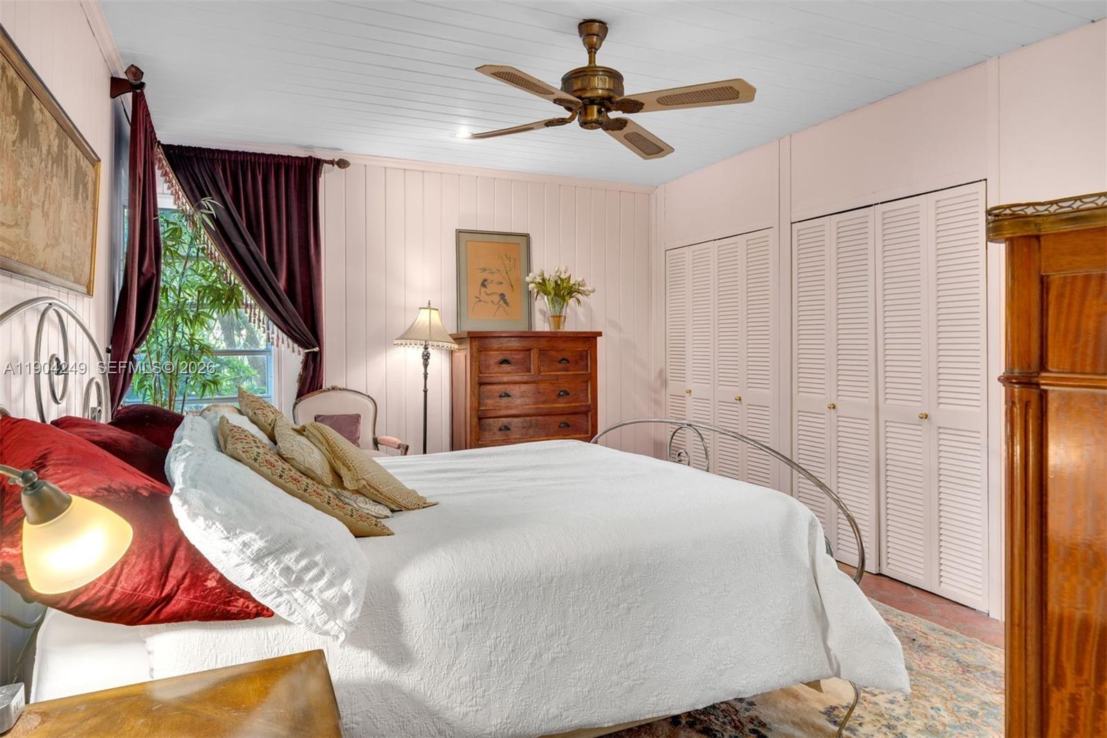 7975 Biscayne Point Cir