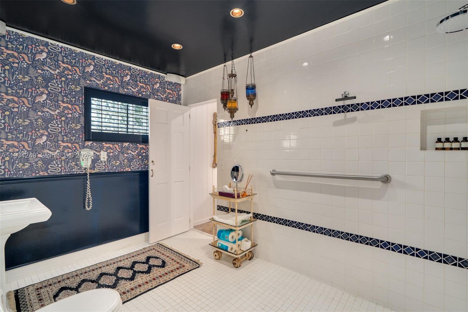 7975 Biscayne Point Cir