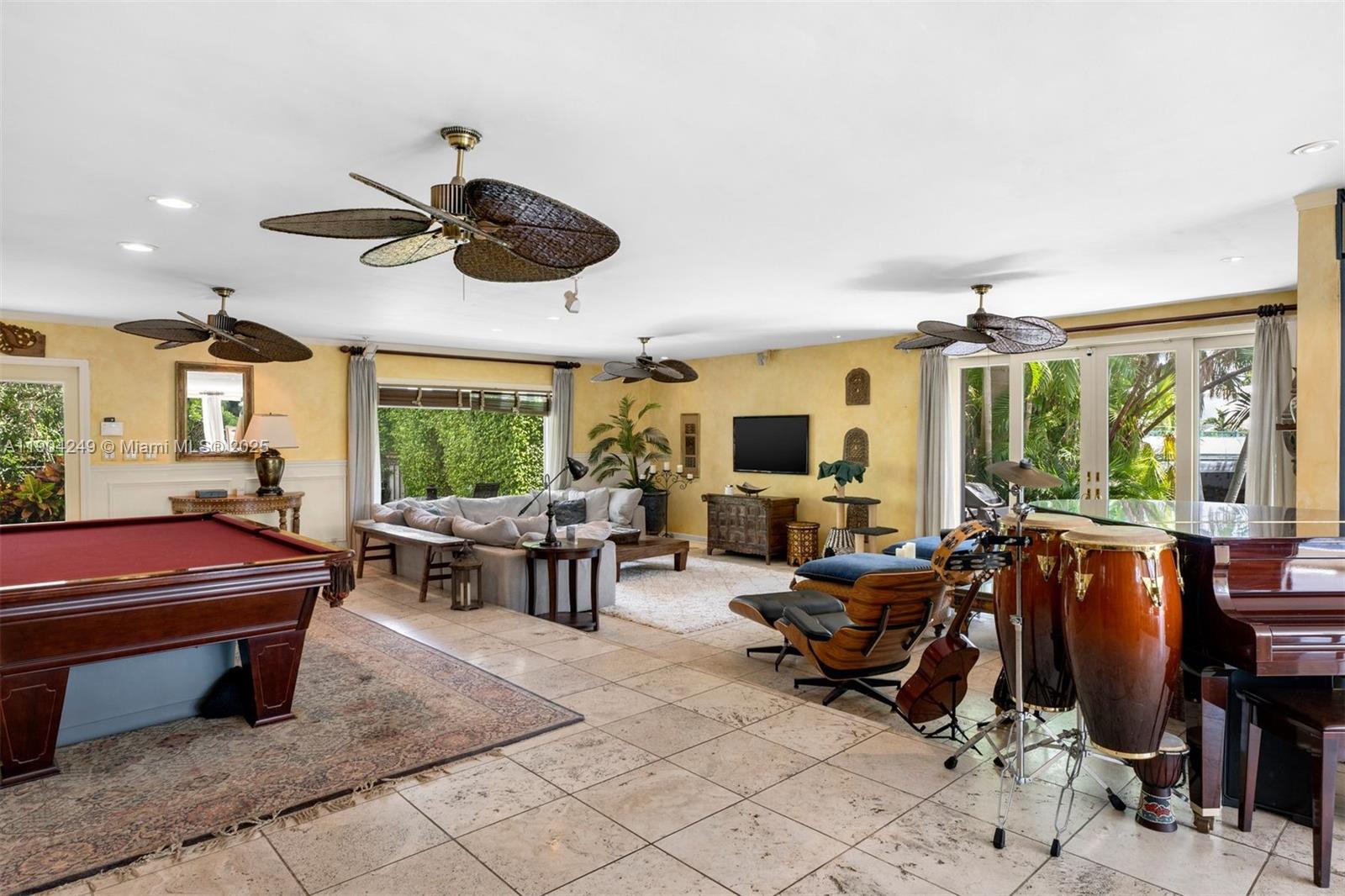 7975 Biscayne Point Cir