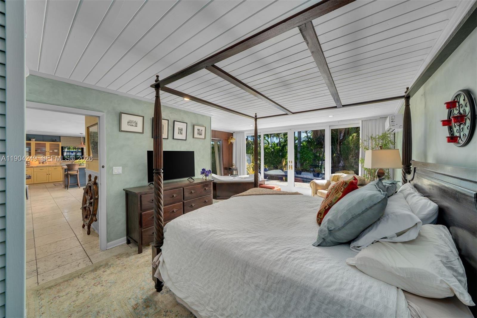 7975 Biscayne Point Cir