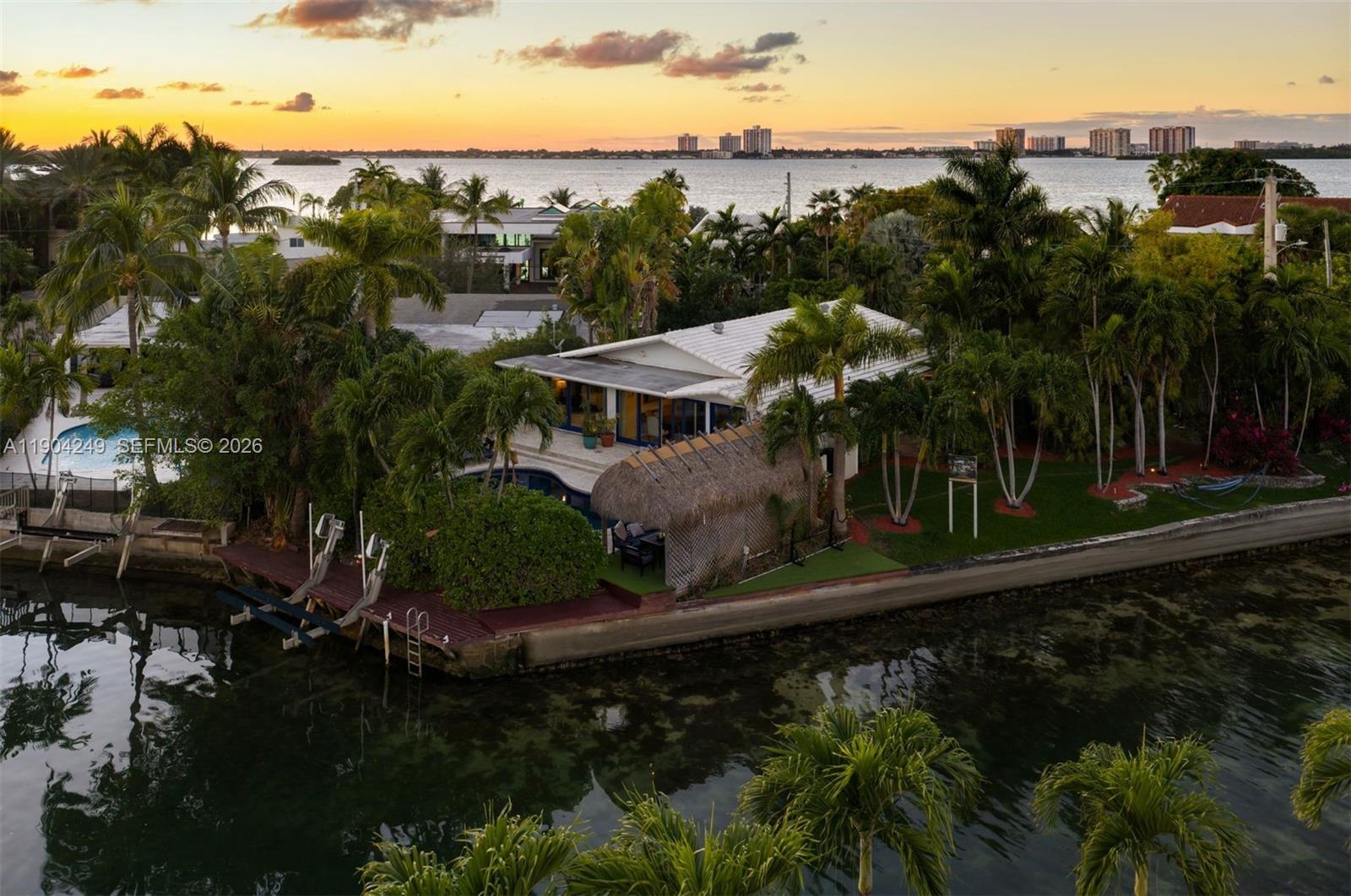 7975 Biscayne Point Cir