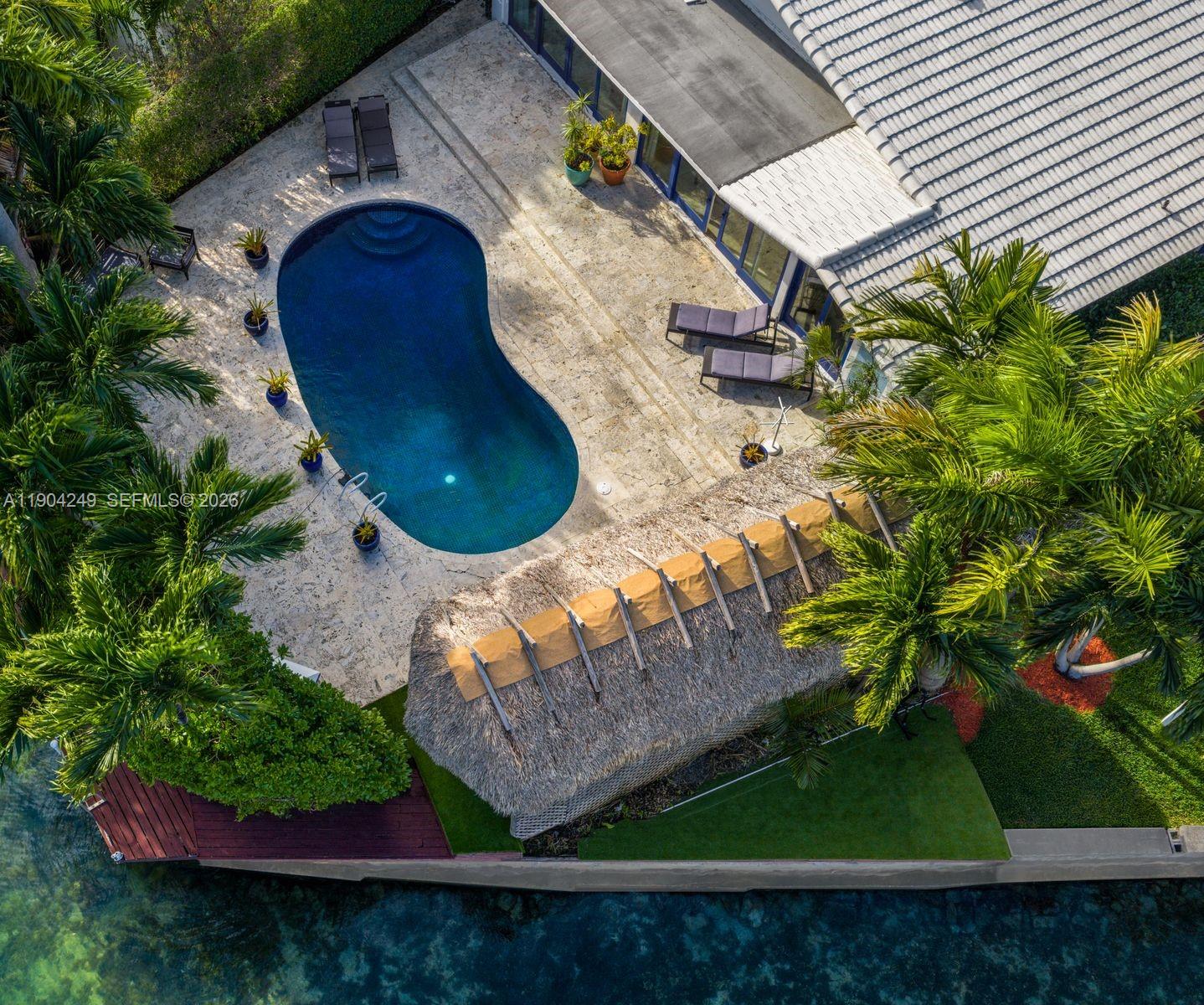 7975 Biscayne Point Cir