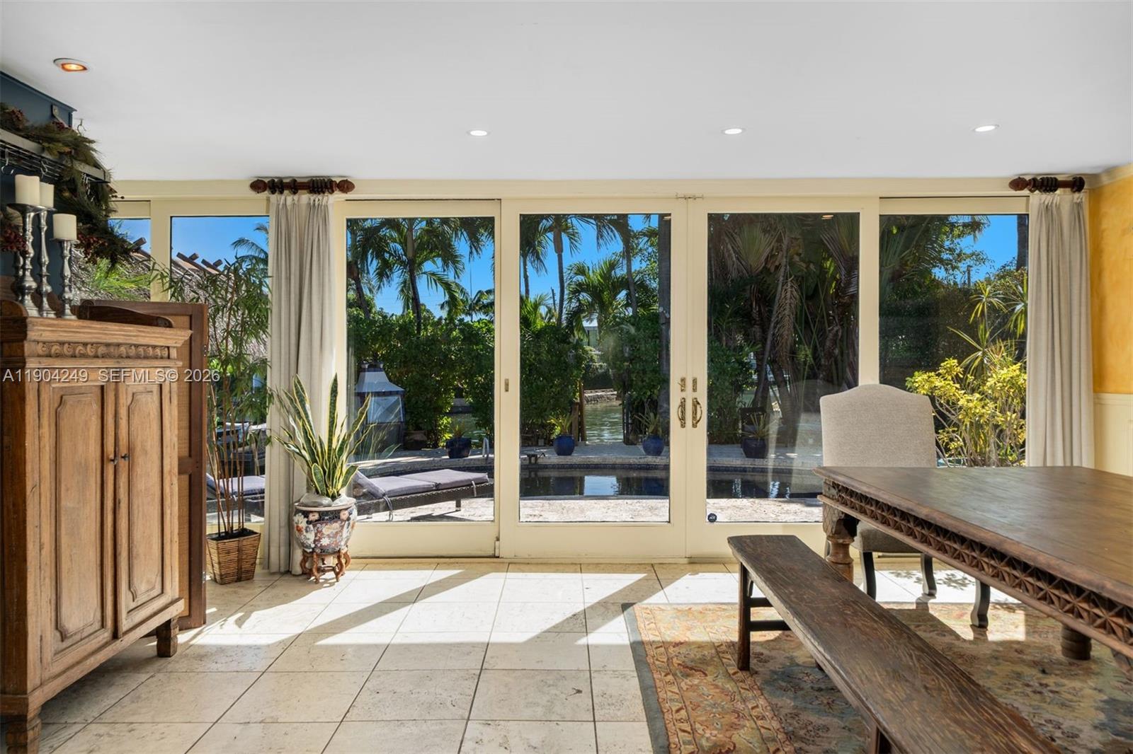 7975 Biscayne Point Cir