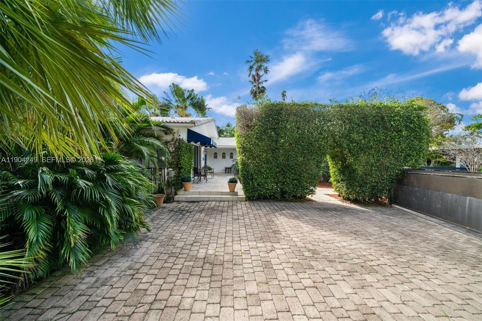 7975 Biscayne Point Cir