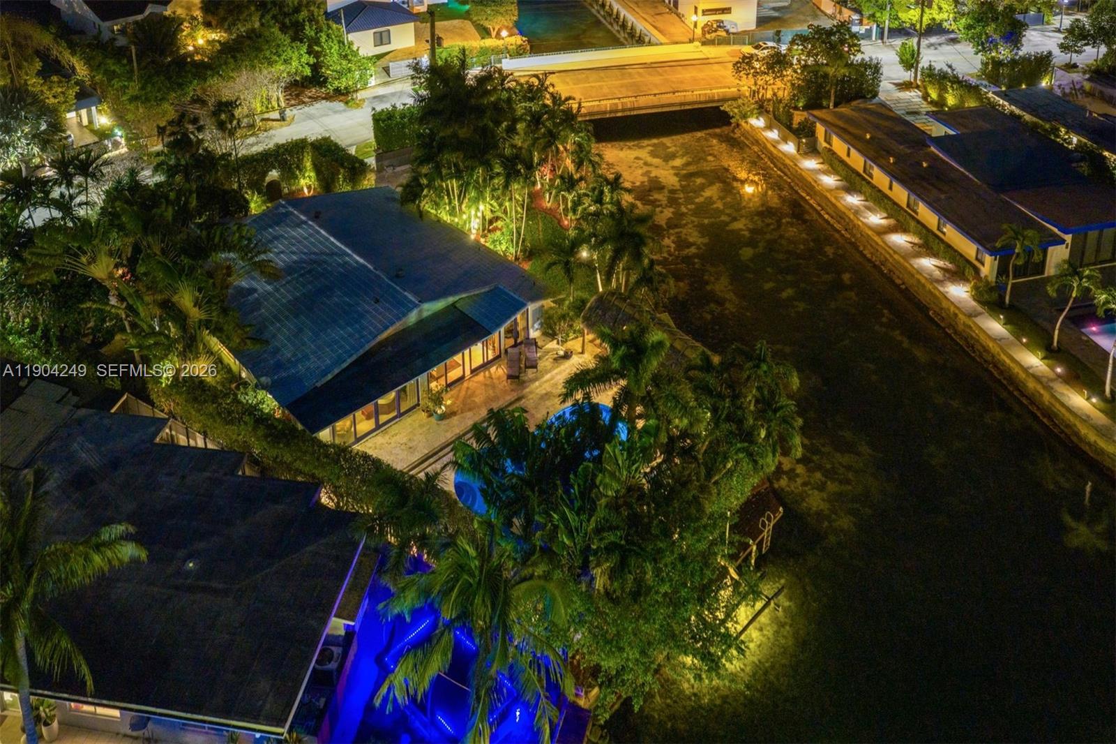 7975 Biscayne Point Cir