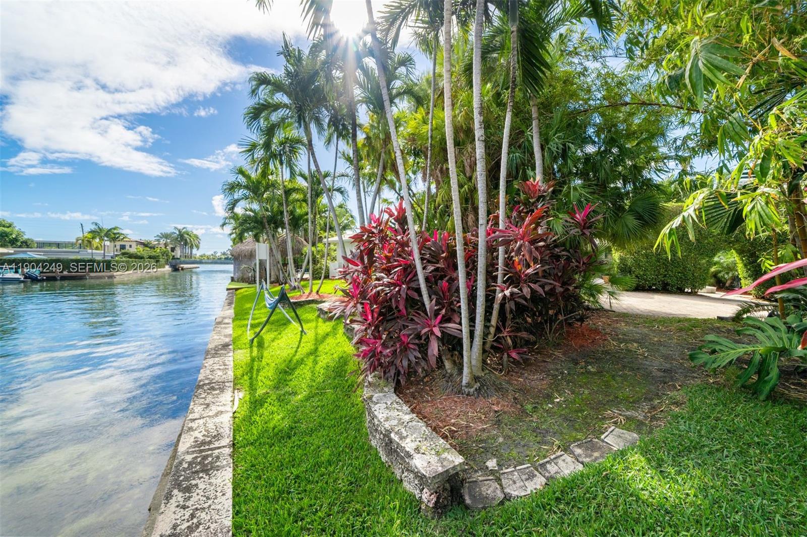 7975 Biscayne Point Cir