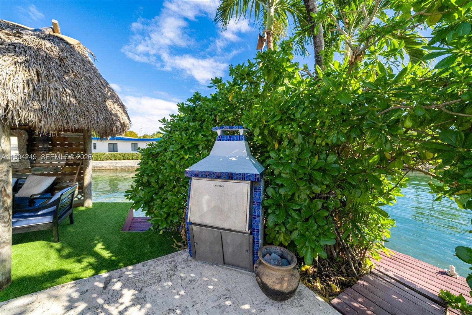 7975 Biscayne Point Cir