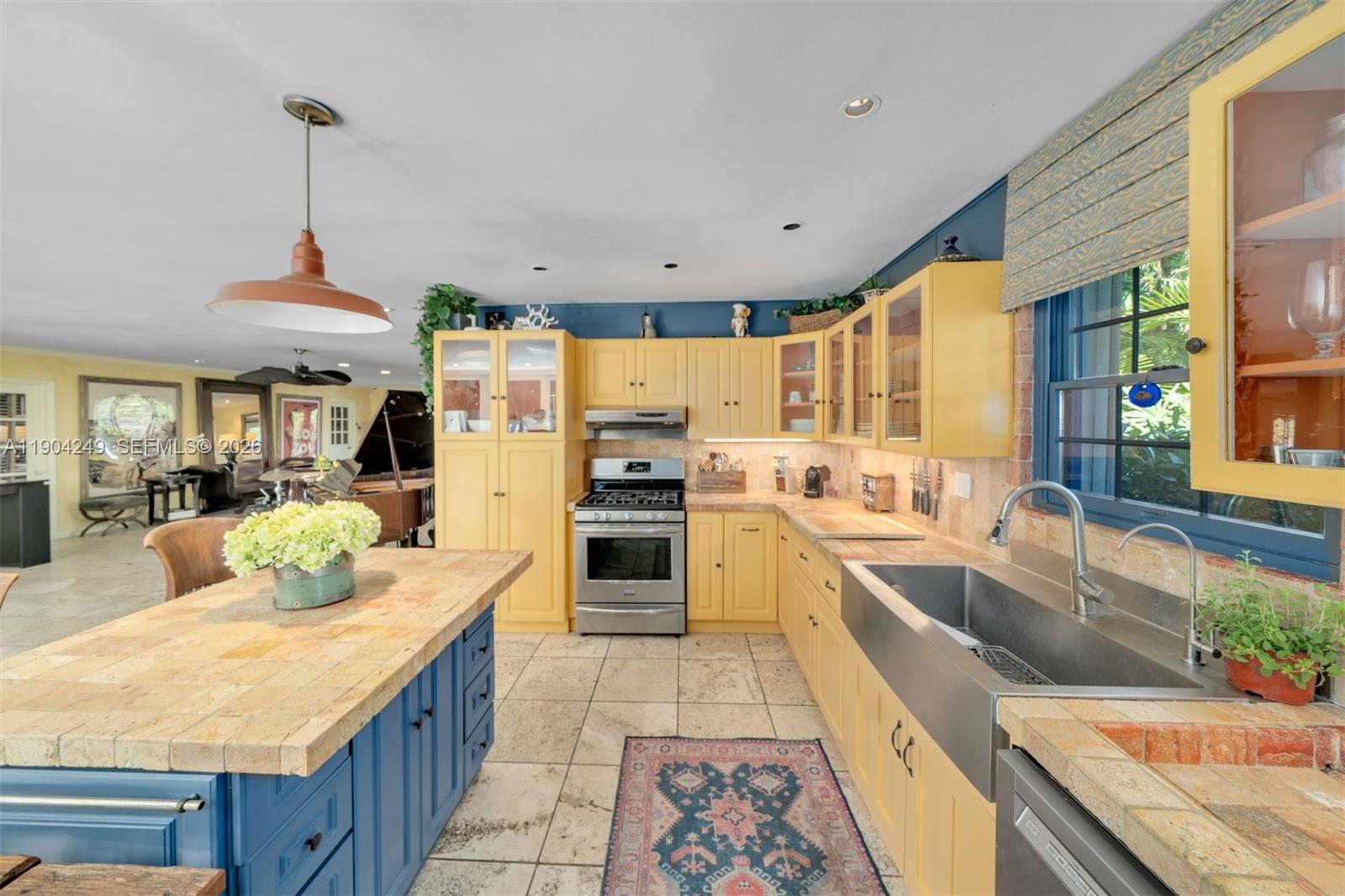 7975 Biscayne Point Cir