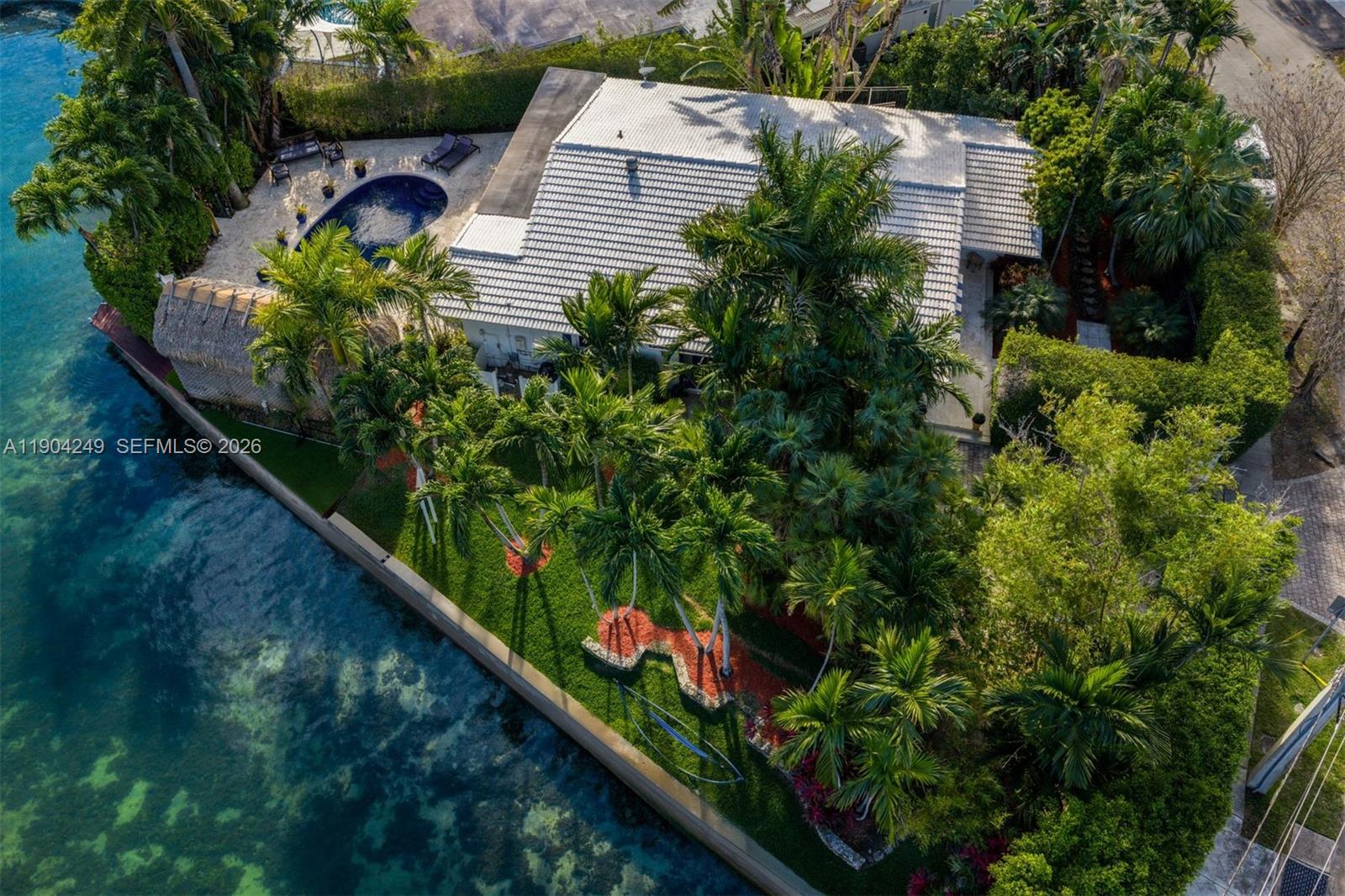 7975 Biscayne Point Cir