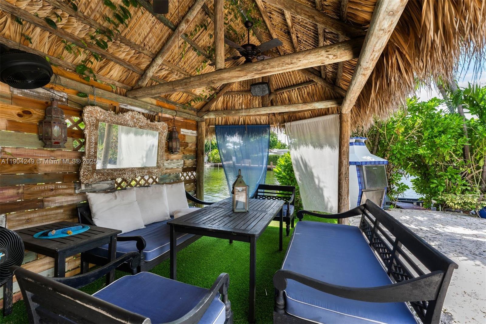 7975 Biscayne Point Cir