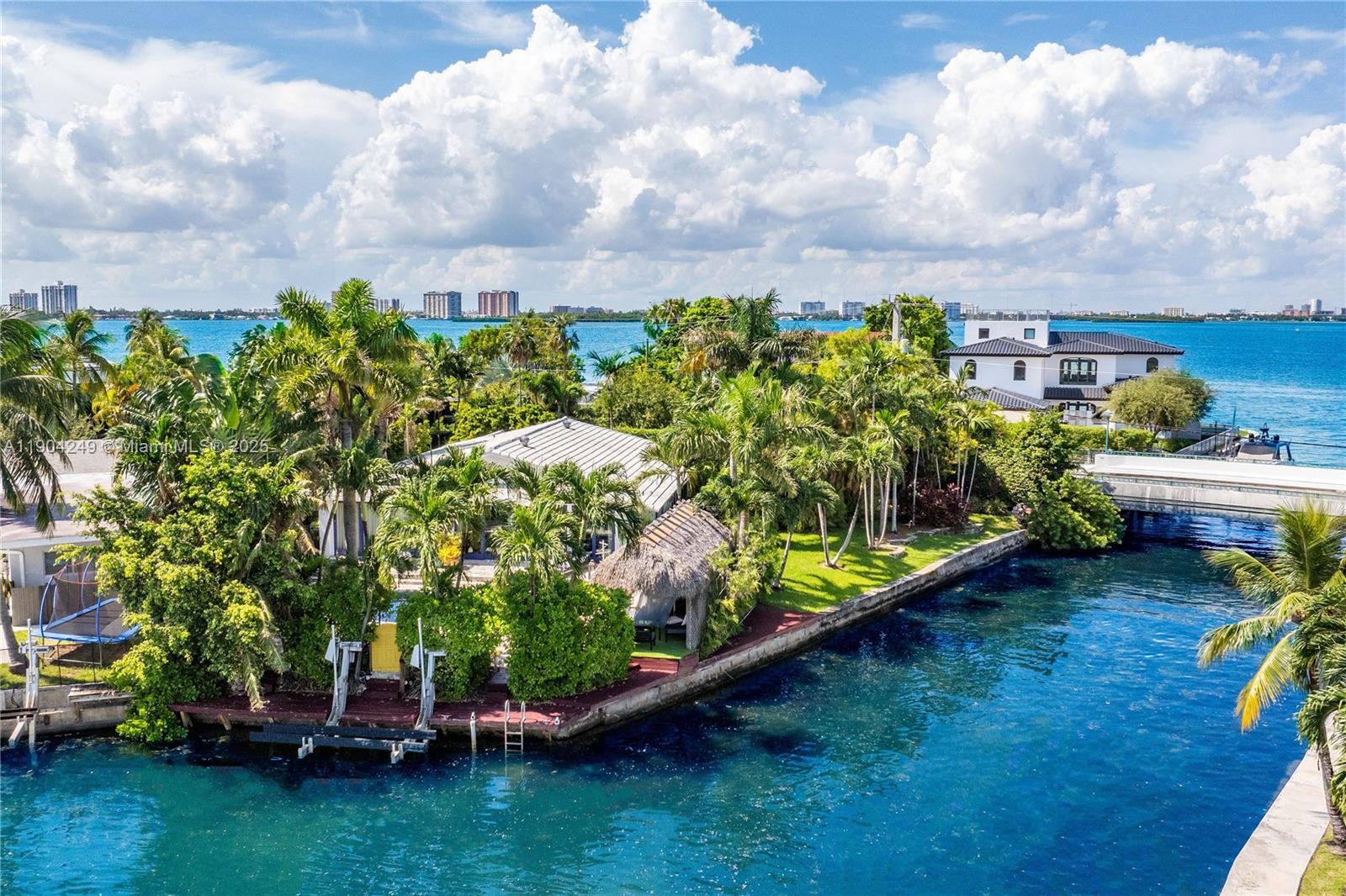 7975 Biscayne Point Cir