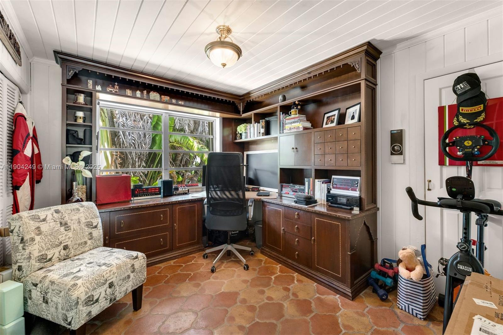 7975 Biscayne Point Cir