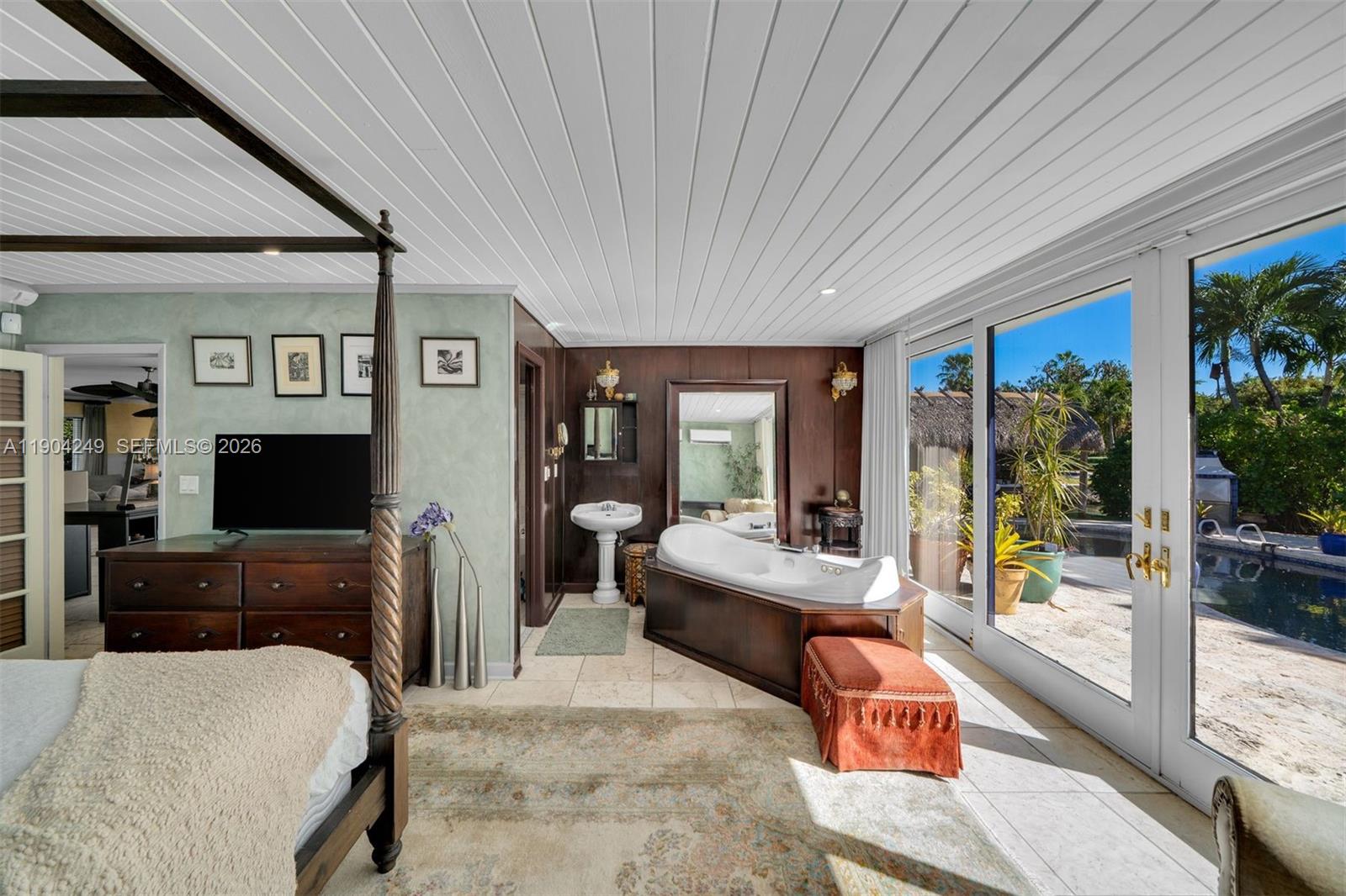 7975 Biscayne Point Cir