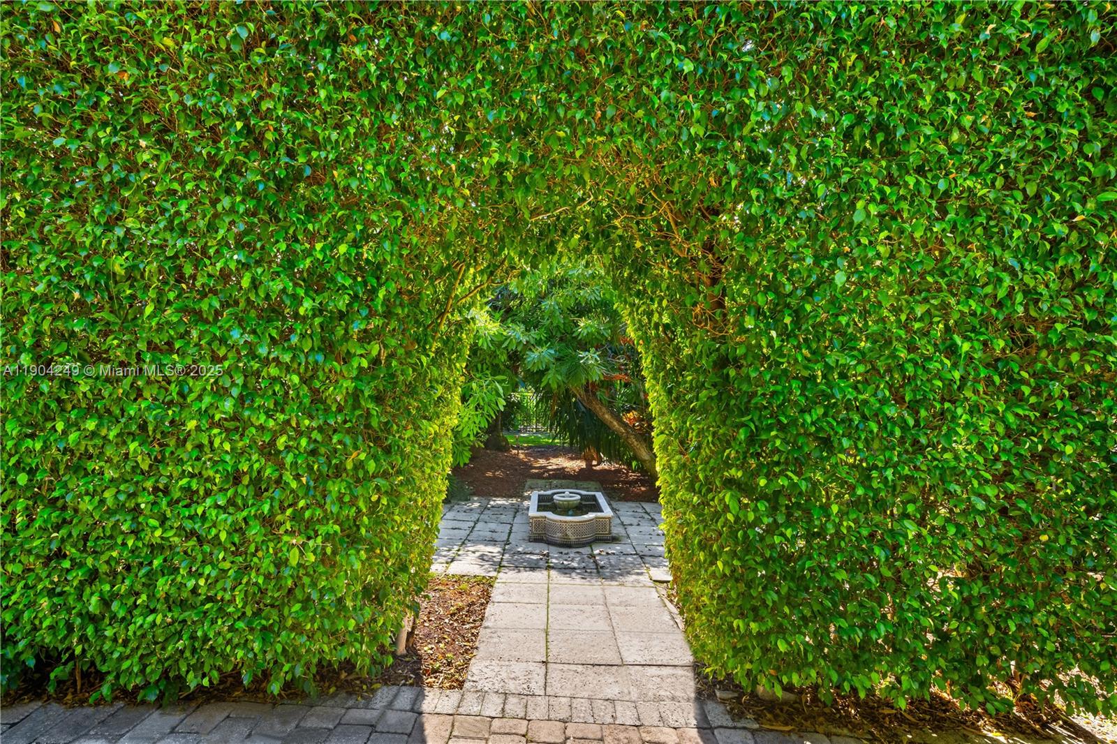 7975 Biscayne Point Cir